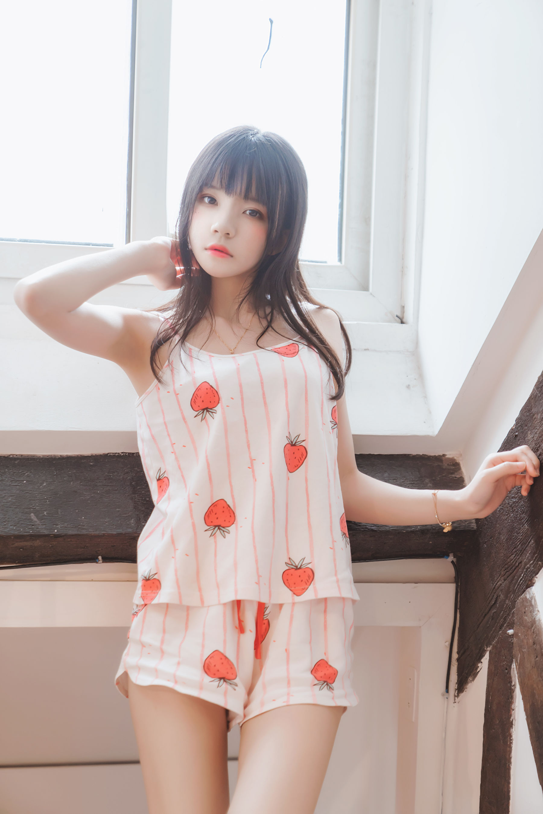 [COS福利] 桜桃喵 - 甜甜之唇边小草莓 写真套图12